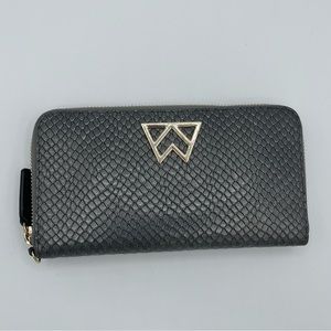 LIKE NEW Kelly Wynne wallet